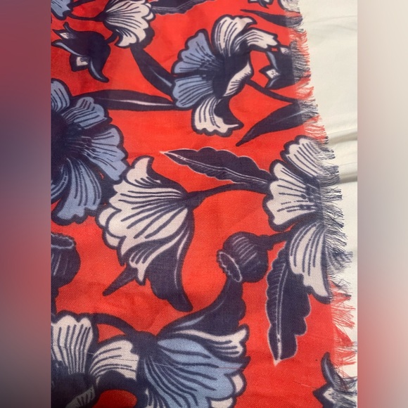 J. Crew Factory Scarf Floral Flower Fringe Wrap Sarong Long 70" x 25" NWT - Picture 3 of 4